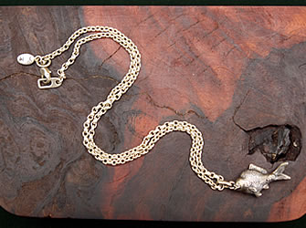 ヘラブナペンダントネックレス