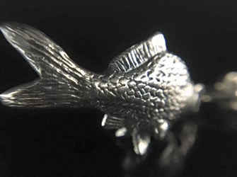 ヘラブナペンダントネックレス